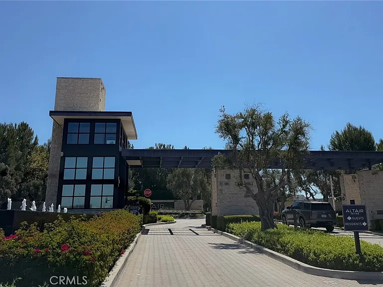 70 Sagan Way — Photo 2