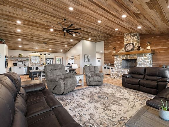 2nd image of 50 Deere Pointe Dr
