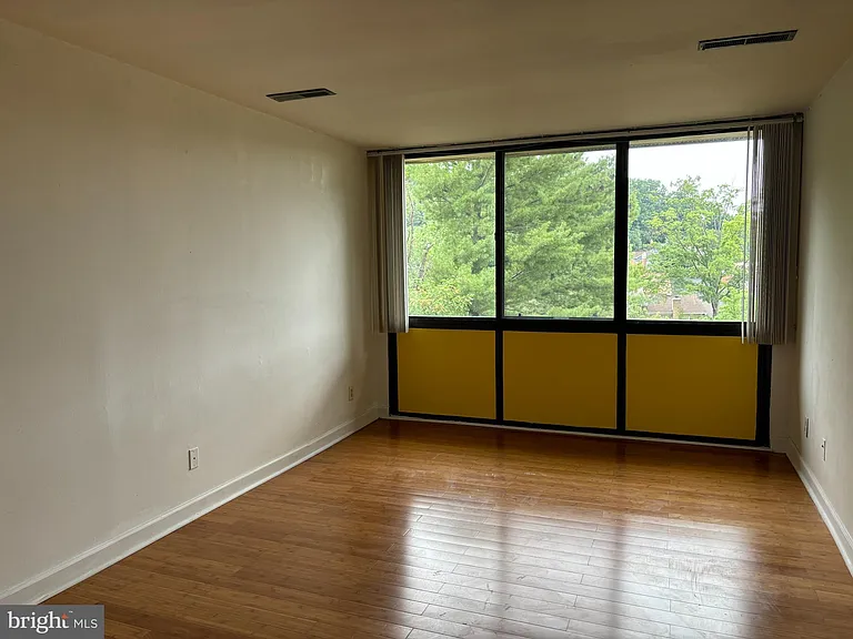 525 N Armistead St #302 — Photo 3