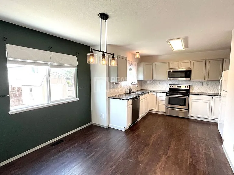 8120 Postrock Dr — Photo 3
