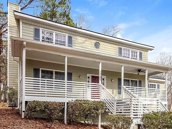 3rd image of 1062 Leslie Pl