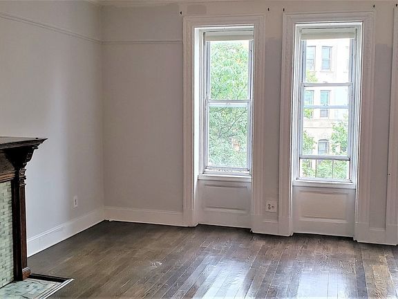 4th image of 895 Park Pl APT 3