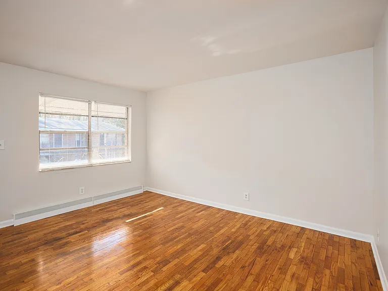 Lenox Apartments — Photo 12