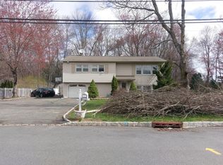 30 Long Acres Rd, Fairfield, NJ 07004