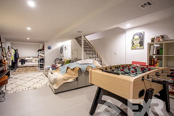 Rented by EXR | media 10