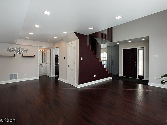 4th image of 9885 Cambridge Ct #B