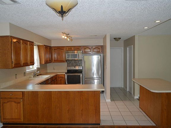 4th image of 407 Belle Chasse Way