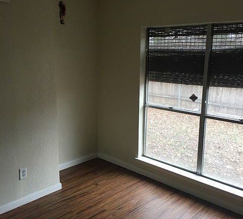 4th image of 2762 Parkchester Dr #1