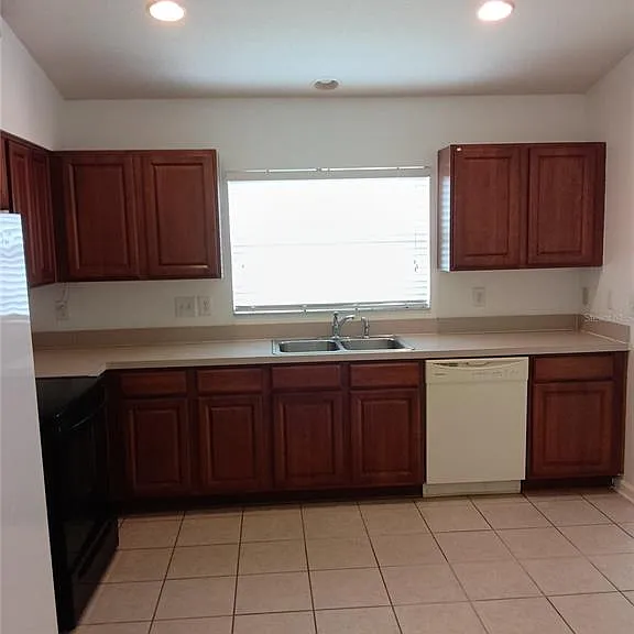 7733 Outerbridge St — Photo 7