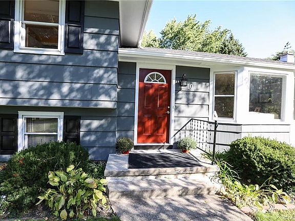 2nd image of 10 Cedarhurst Dr
