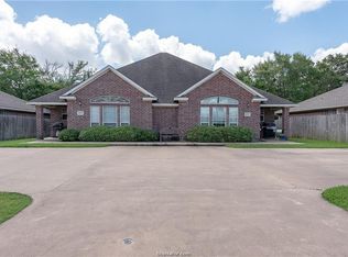 1421 Western Oaks Ct, Bryan, TX 77807