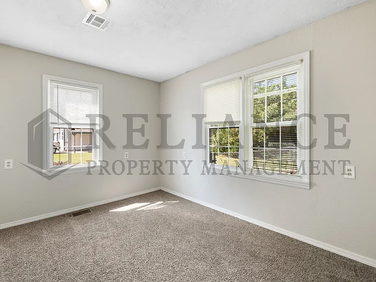 902 W Wallingford St — Photo 19