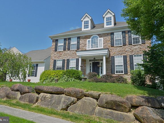 3rd image of 126 N Sidesaddle Ln