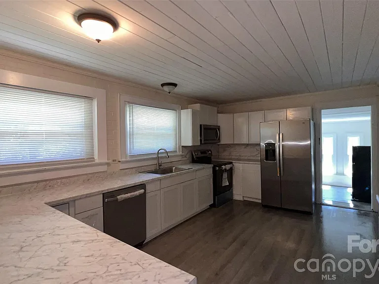 7077 Long Island Rd — Photo 11