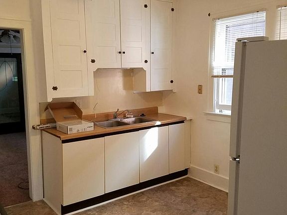 4th image of 958 Beaconsfield Ave