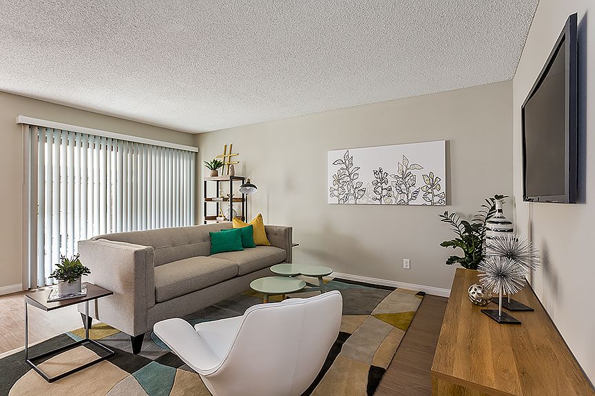 1st image of 11152 Wallingsford Rd APT 1Q