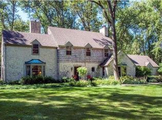 1023 E Thorne Ln, Fox Pt, WI 53217