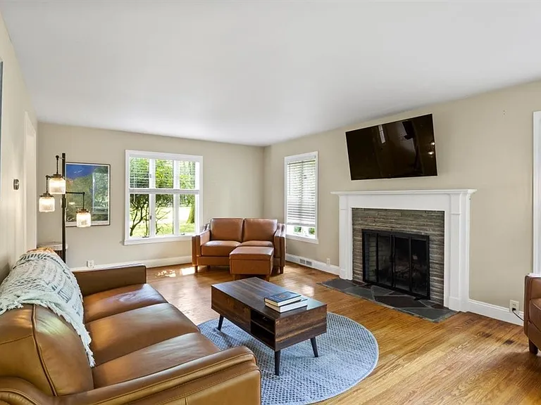 485 Oakridge Dr — Photo 9