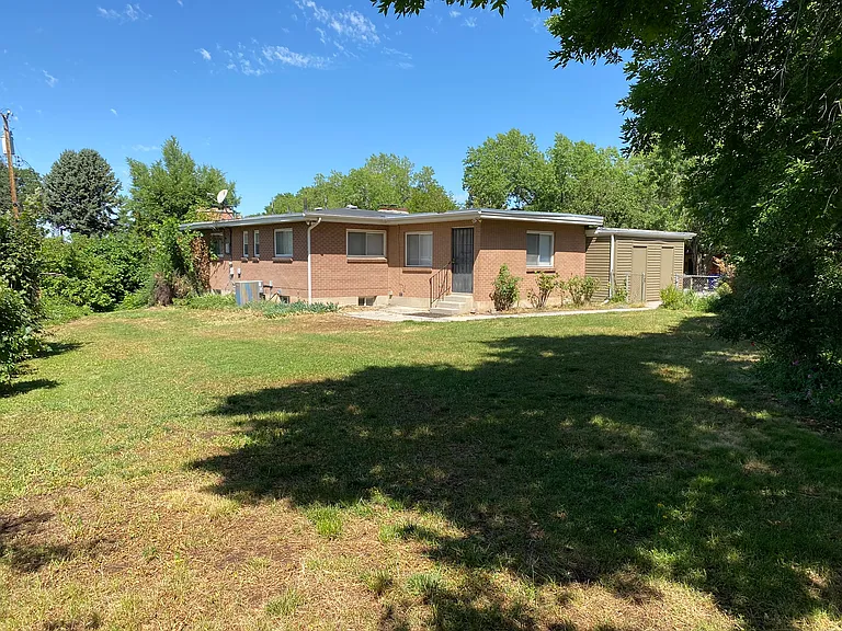 2250 Bryan Cir — Photo 38