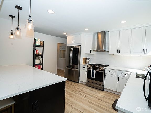 4th image of 18830 108th Avenue SE