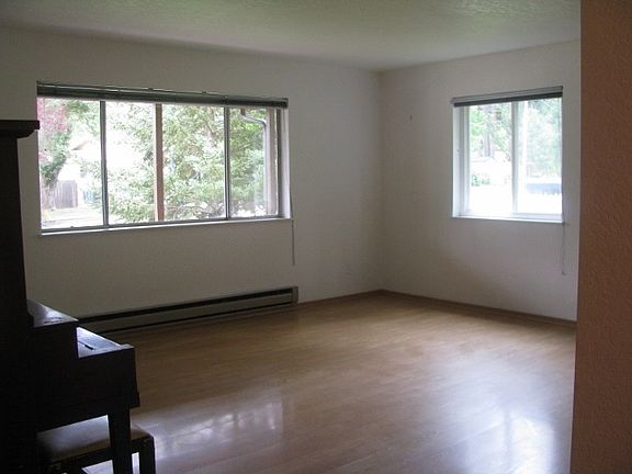 2nd image of 131 Sugarpine Dr