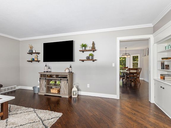 5th image of 4662 60th St SW