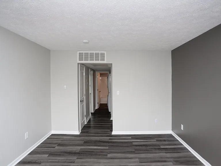 Meridian Court South — Photo 7