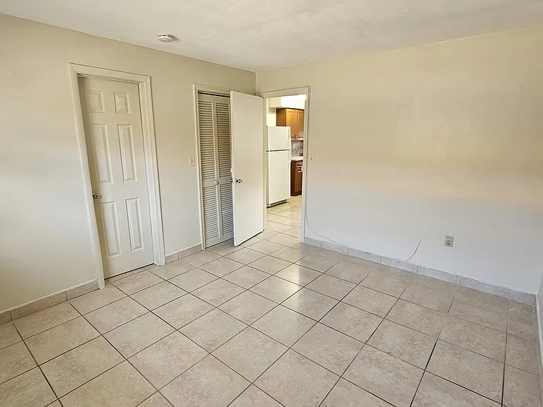 667 W 29th St #6 — Photo 7