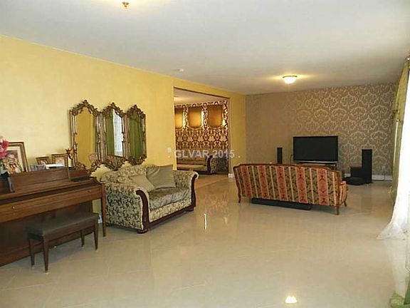 4th image of 9548 W Diablo Dr