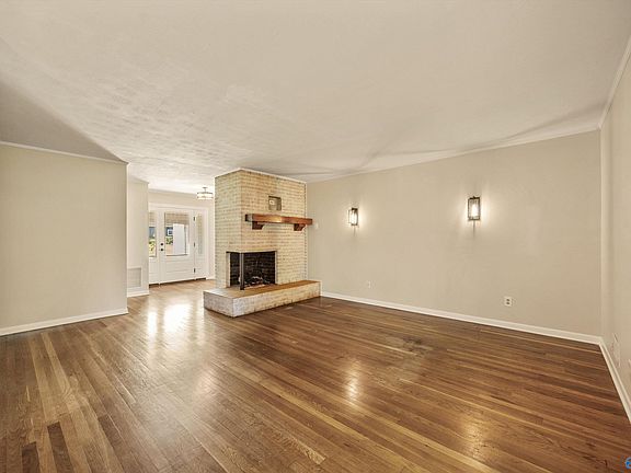 3rd image of 403 Van Buren St