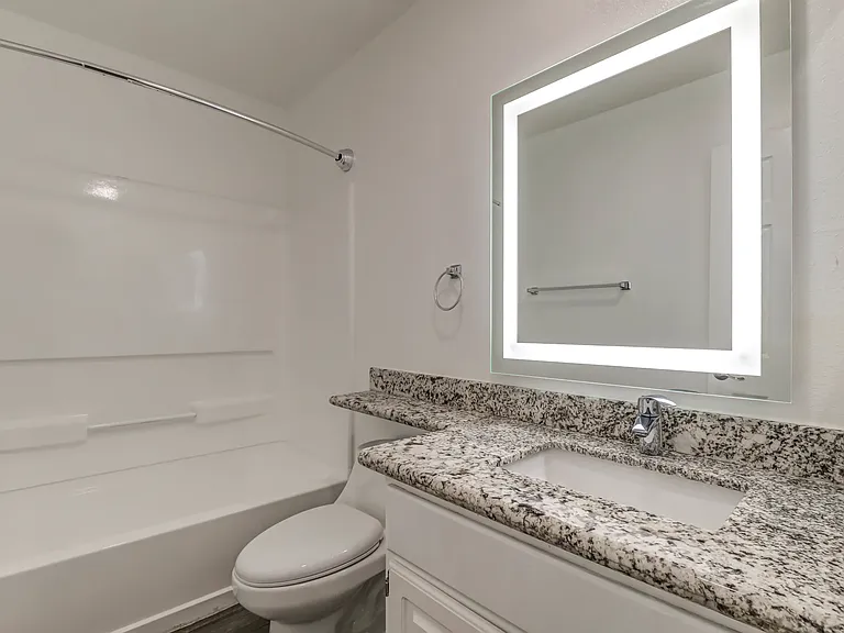Vista Springs Apartments — Photo 17