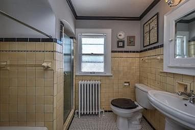 1st image of 2036 Ludington Ave