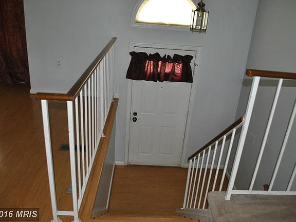3rd image of 10241 Jamaica Ln