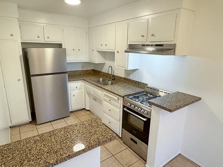 808 N Hayworth Ave #3 — Photo 4