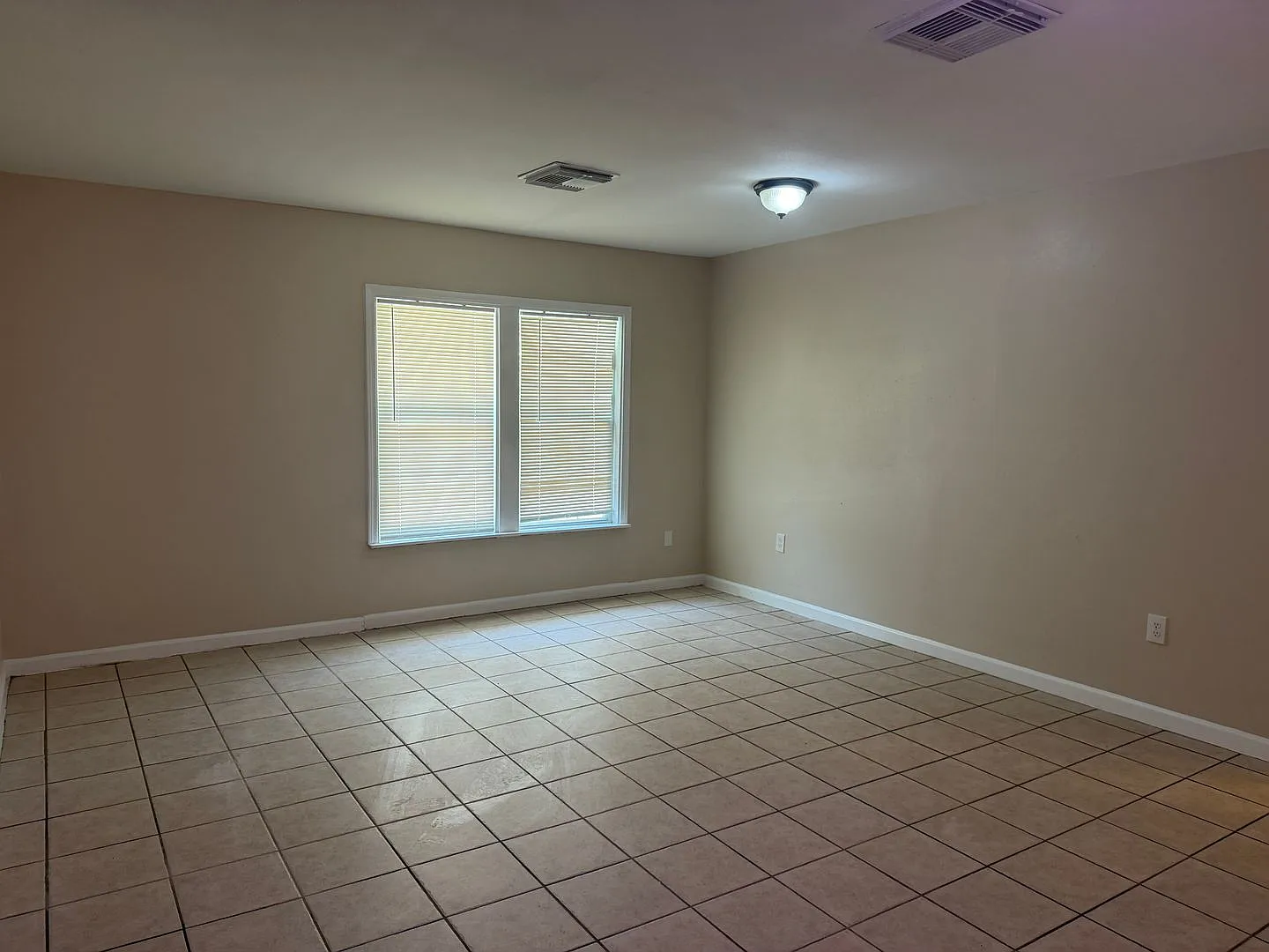 House for Rent — Photo 2