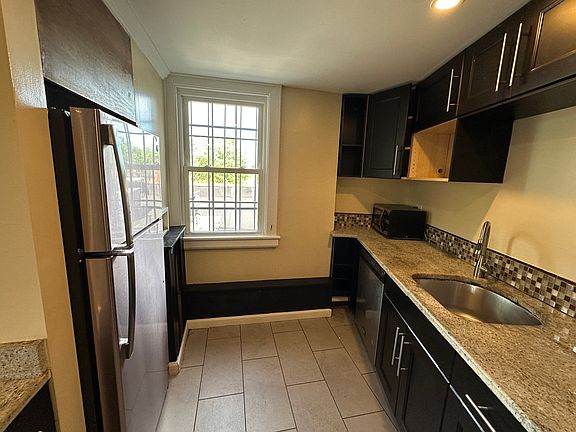4th image of 75 Whitney Ave #4D