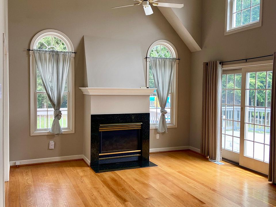 1st image of 23 Hemlock Hill Dr #1