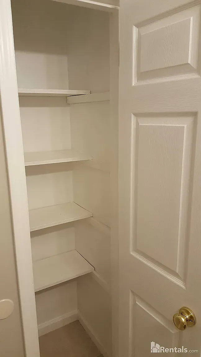 2 bed, 800 sqft, $900 — Photo 2