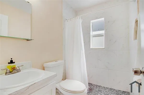 518 SW 7th Ave — Photo 12