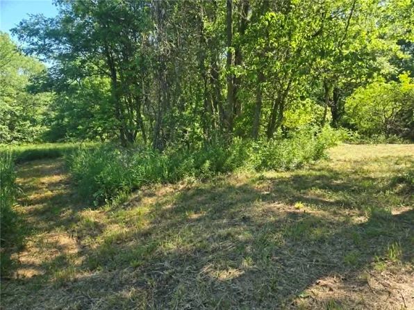 Hickory Rd, Petrolia, PA 16050