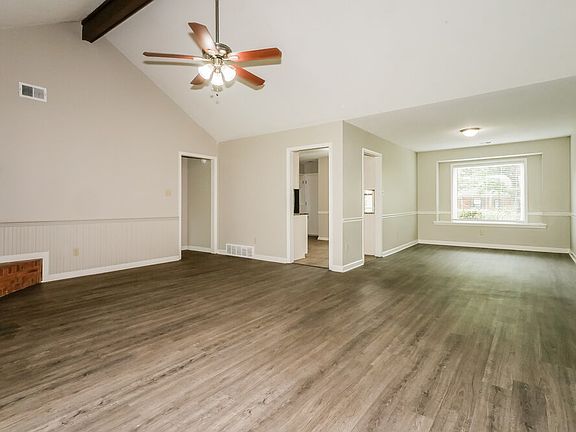 5th image of 1031 Dove Hollow Dr