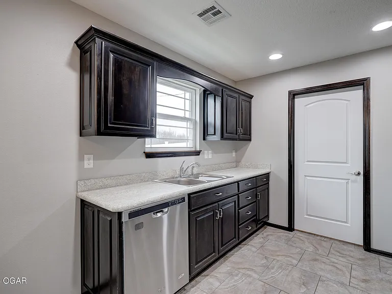 1233 Montana Pl — Photo 16
