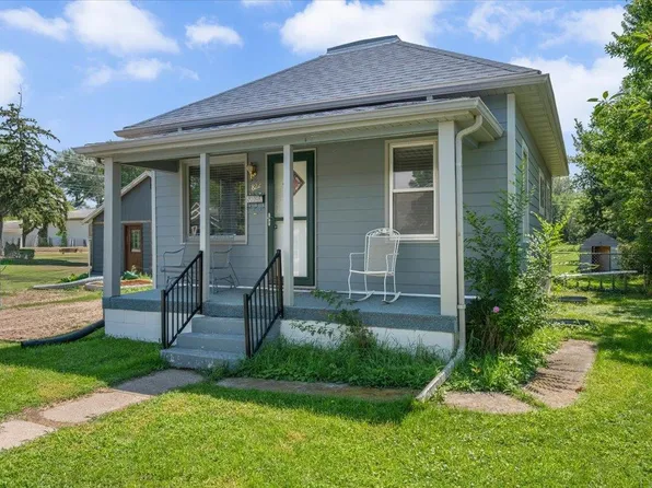 822 Lawrence St, Belle Fourche, SD 57717