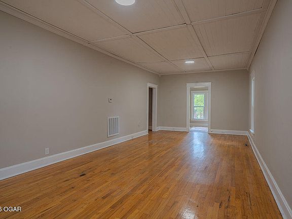 4th image of 416 N Cass St