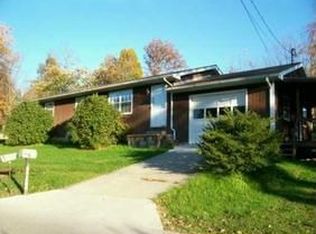 5206 Walnut Valley Dr, Cross Lanes, WV 25313