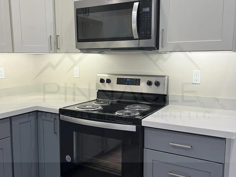 1001 W Yakima Ave #5 — Photo 5