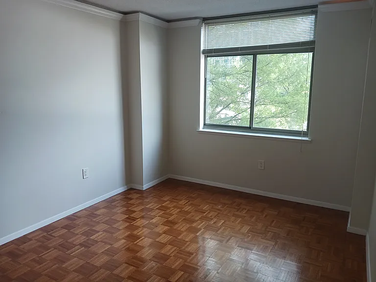 7111 Woodmont Ave #514 — Photo 10