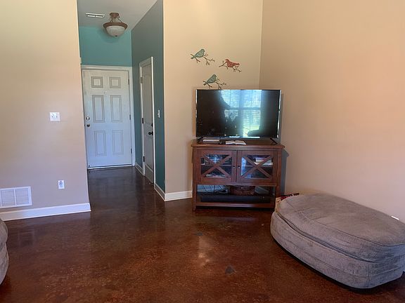 4th image of 8254 Park Pike Dr