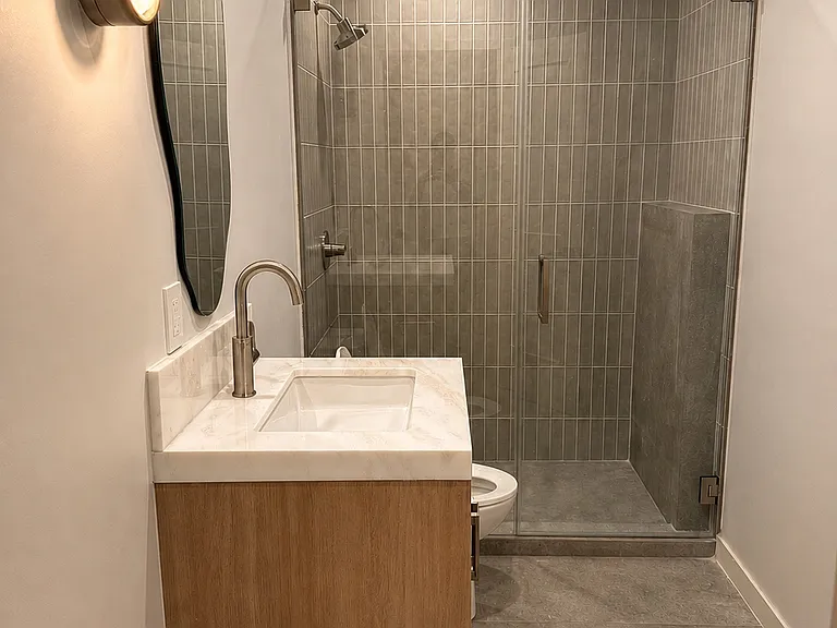 6500 Hayvenhurst Ave — Photo 10