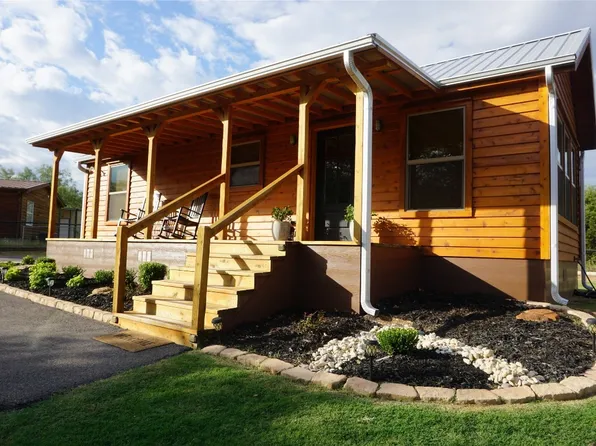 1916 Roadrunner Rd, Graford, TX 76449